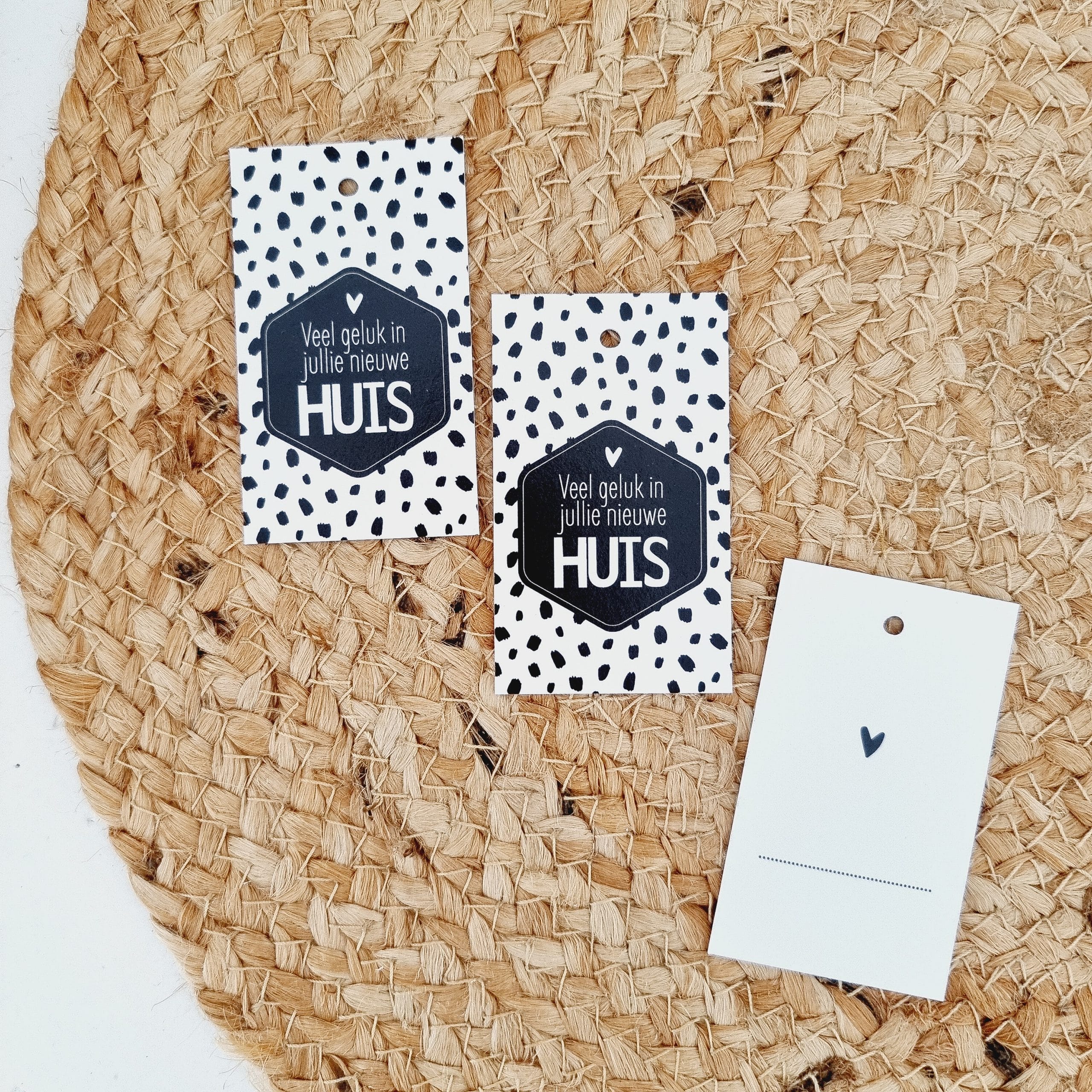 100 decoratieve etiketten, cadeaulabels, labels, labels en 2 meter koord in vintage design; afmetingen hanger: ca. 4 cm x 2 cm; materiaal: kraftpapier, karton; kleur: bruin 100 decoratieve etiketten, cadeaulabels, labels, labels en 2 meter koord in vintage design; afmetingen hanger: ca. 4 cm x 2 cm; materiaal: kraftpapier, karton; kleur: bruin
