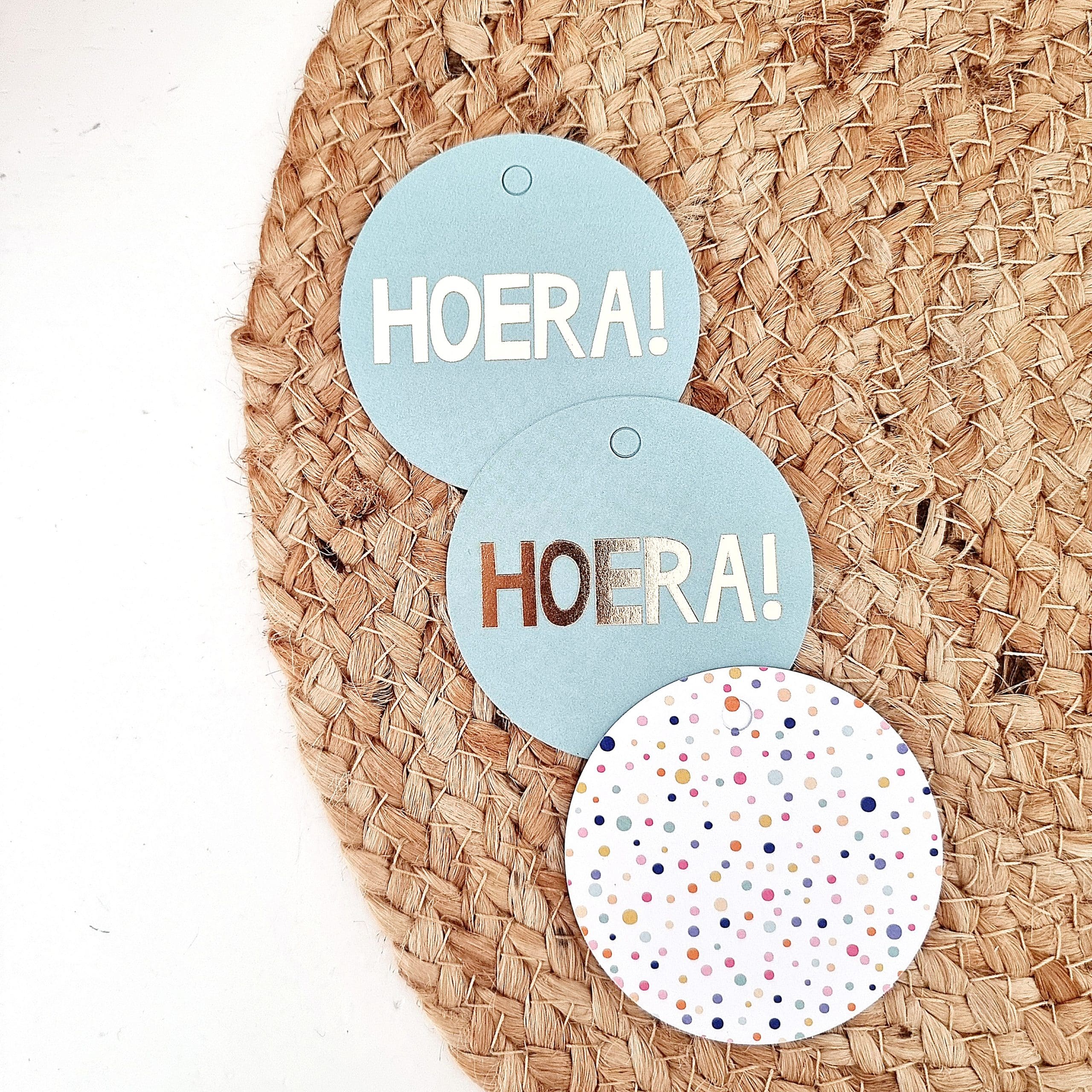 20240221_141313-scaled Cadeaulabel (rond) | Hoera | 3 stuks - Afbeelding 1