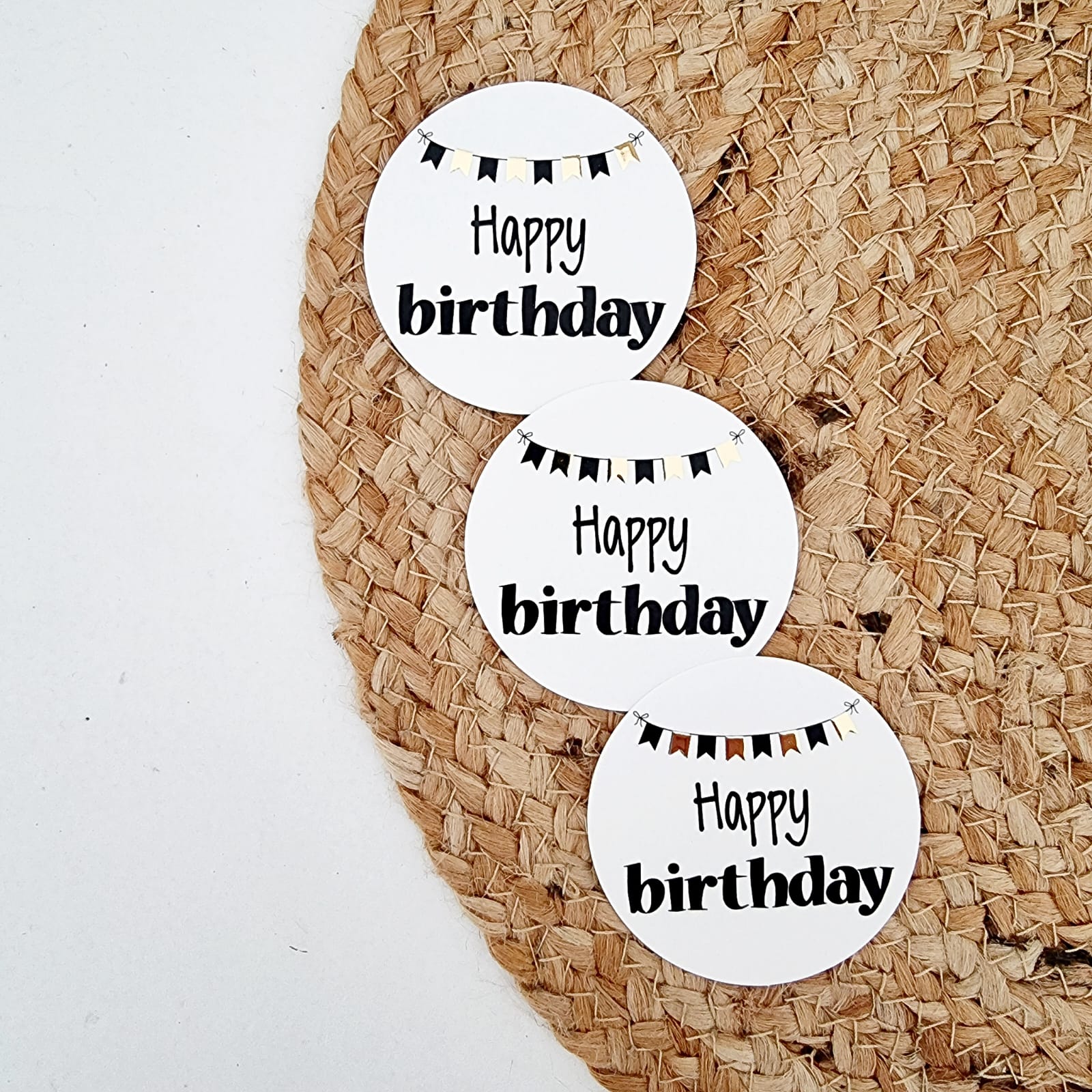 WhatsApp-Image-2022-10-10-at-7.10.28-AM Cadeaulabel (rond) | Happy birthday | 3 stuks - Afbeelding 1