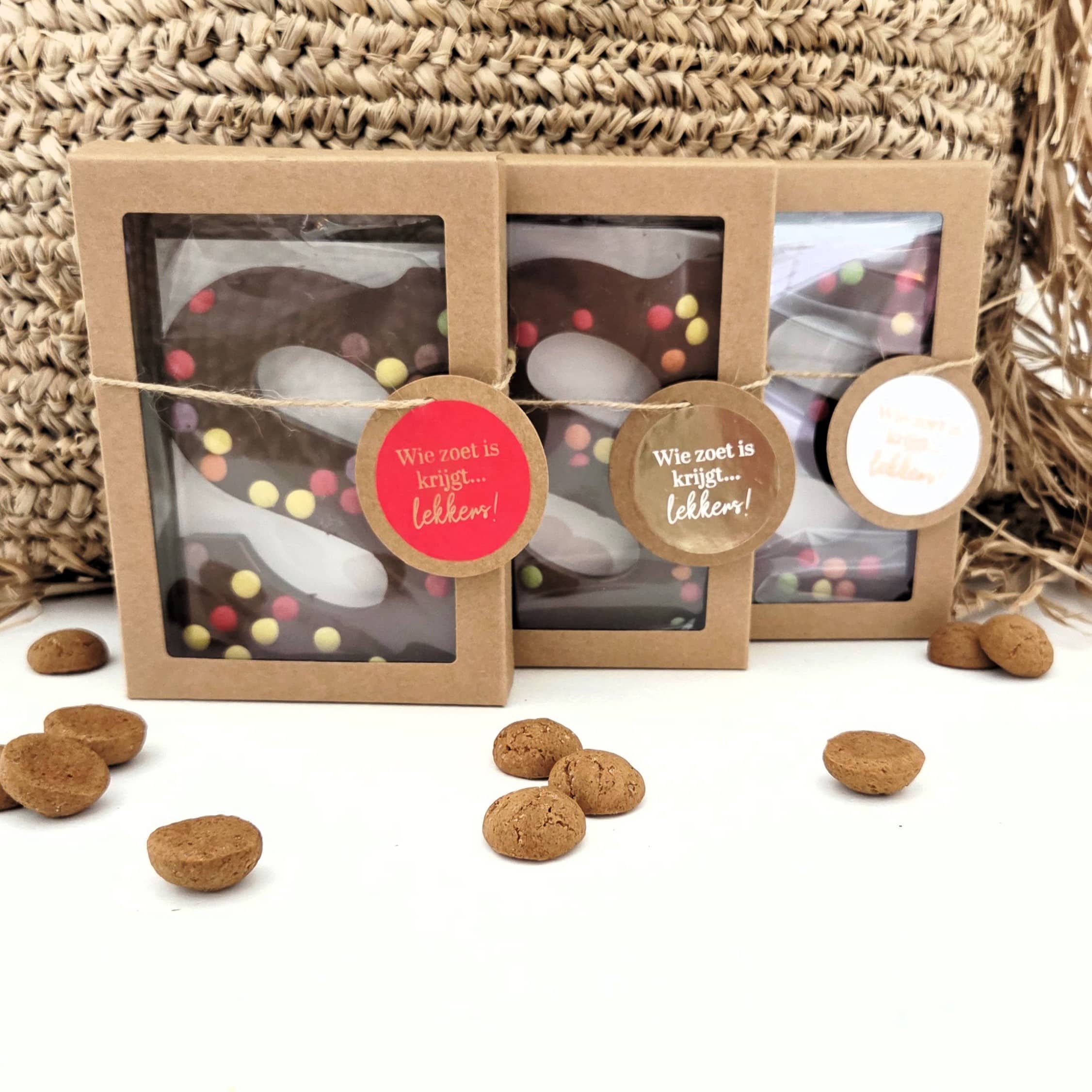 20260930_093133 vierkant Sinterklaasgeschenk | Chocoladeletter - Afbeelding 1